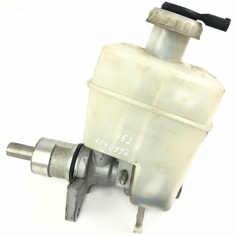 2006-2009 Range Rover HSE brake parts master cylinder with reservoir in white plastic and metal