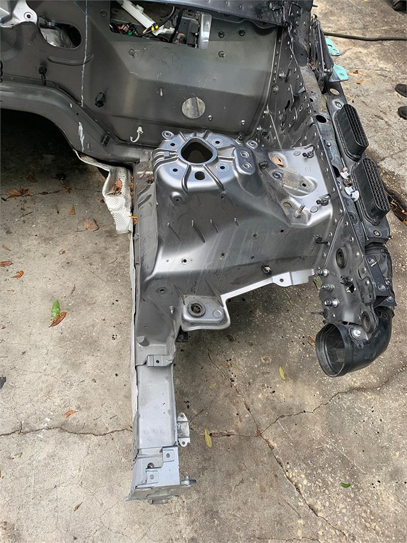 Range Rover vehicle frame part showing detailed structure for replacement with apron component