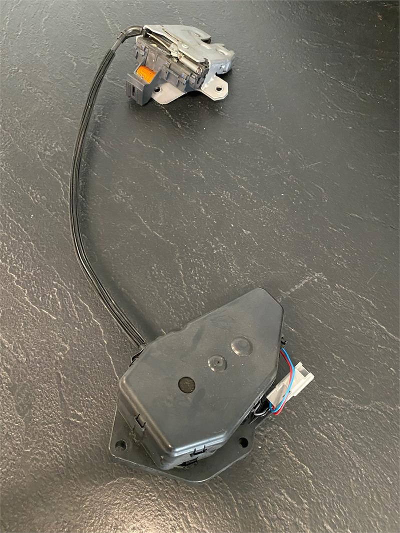 Land Rover Range Rover Tailgate Actuator assembly with wiring plug and latch mechanism for rear hatch repair