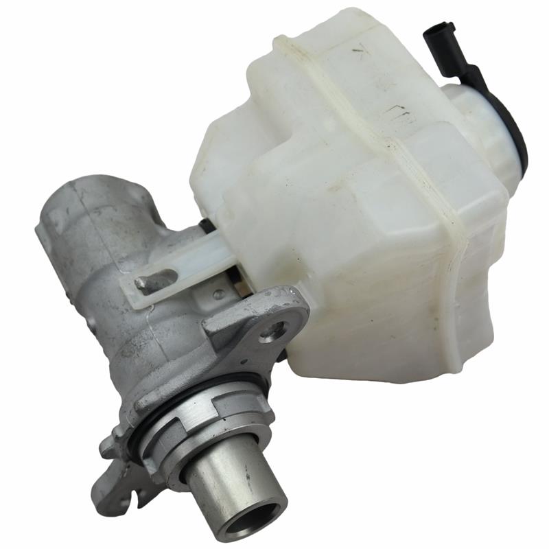 Land Rover Discovery Parts Brake Master Cylinder with attached reservoir for hydraulic brake system
