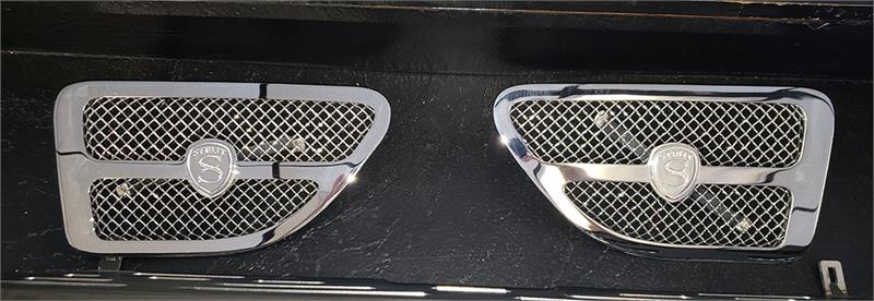 Range Rover Louvers with chrome finish and mesh design for front side ventilation