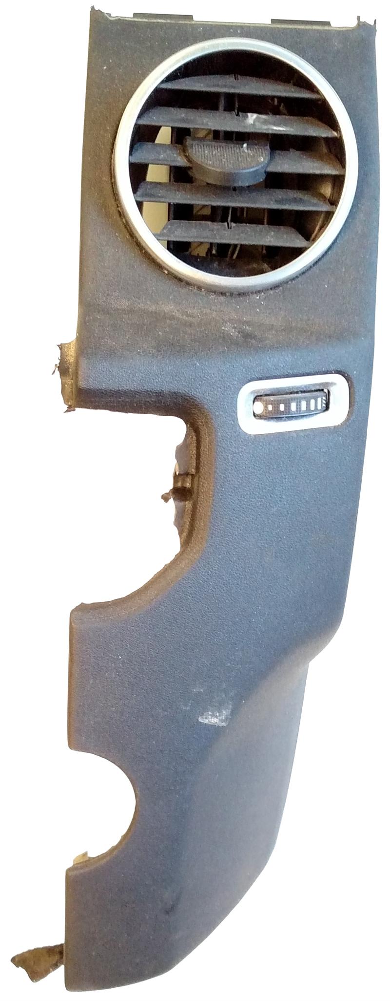 Center Trim for LR3 and LR4 Parts featuring air vent and control switch in black housing