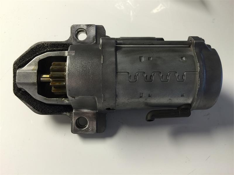 Evoque automotive starter motor with metal gears and mounting holes for vehicle engine replacement