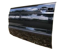 1999 Discovery II left front door replacement part for Discovery vehicle in black finish