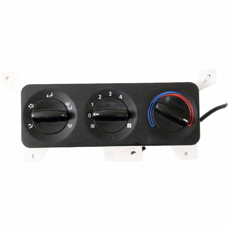 2004 Freelander temperature control panel with three black adjustment knobs for HVAC settings