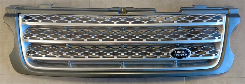 Range Rover front grille with chrome hexagonal pattern and Land Rover emblem