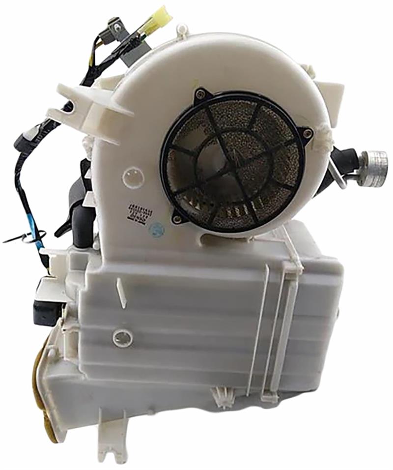 Land Rover engine cooling fan assembly designed for optimal airflow and efficiency in your vehicle