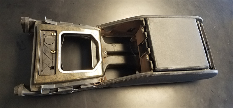 Range Rover Rhino Console center armrest with storage compartment and cup holder space