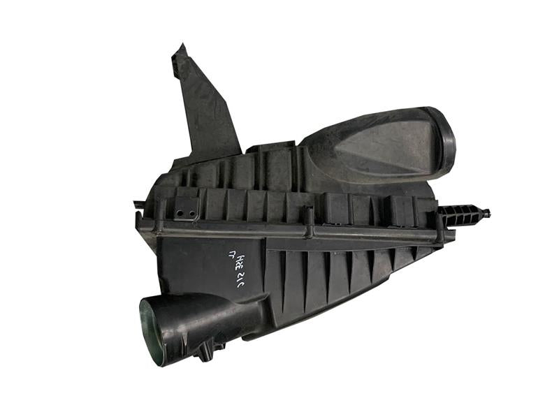 Right Range Rover air intake housing part in black plastic for engine air filtration