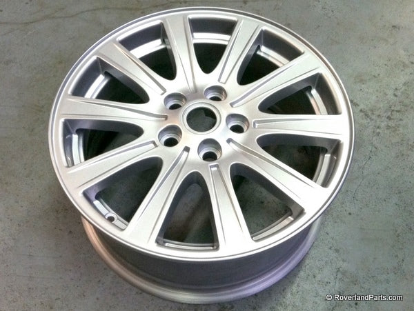 LR3 alloy wheel rim featuring multiple spokes designed for LR3 and LR4 parts replacement