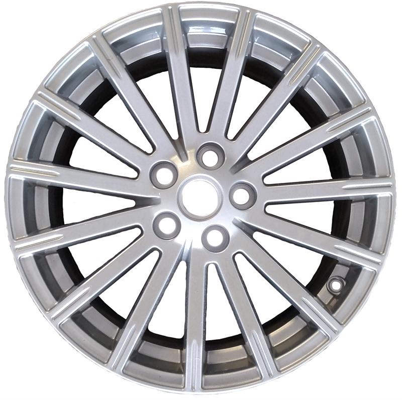 Silver Range Rover parts spoke wheel with multiple thin spokes and central mounting holes