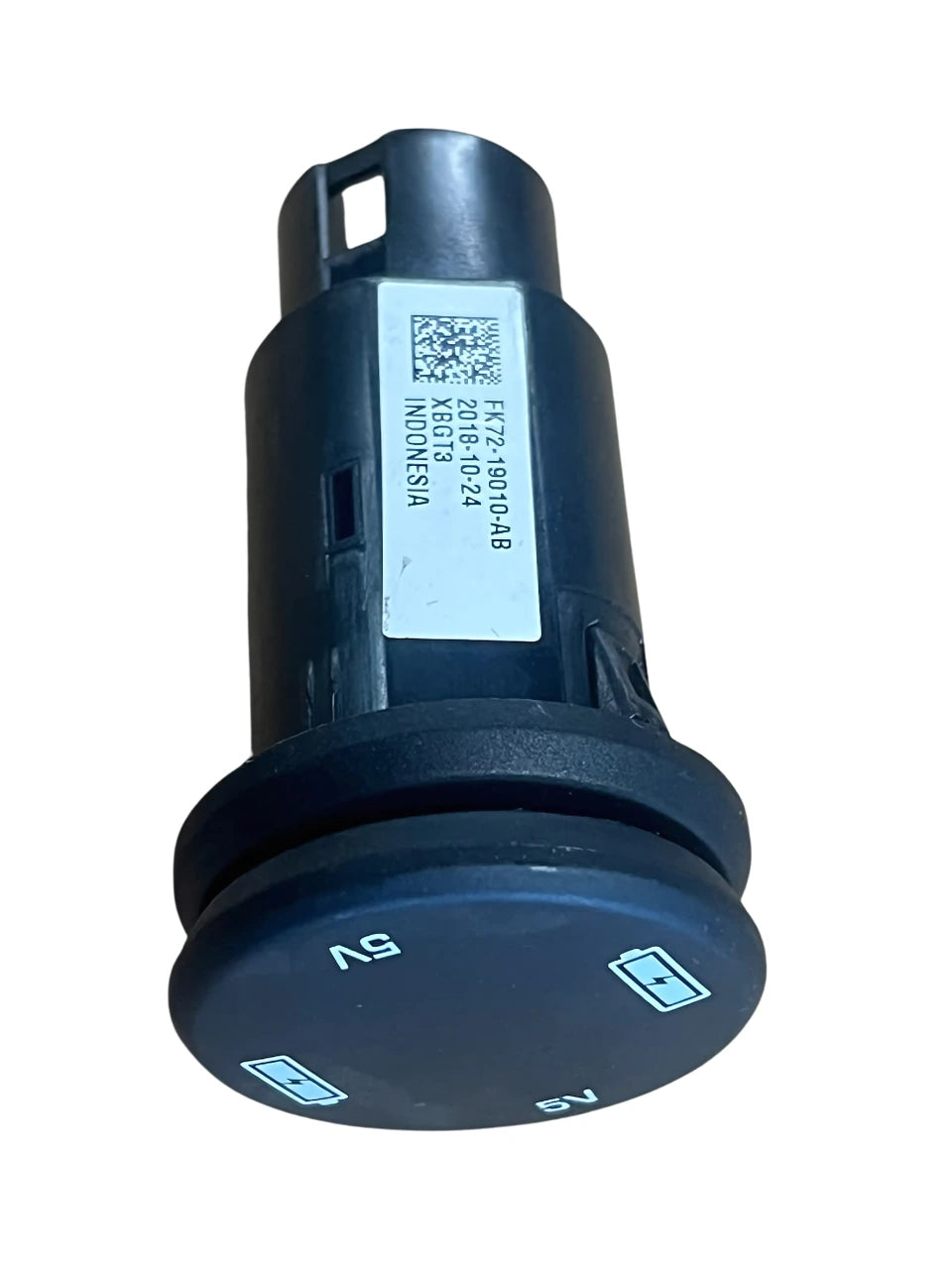 Roverland Parts USB Power Outlet Port for Range Rover vehicles with 5V charging capability