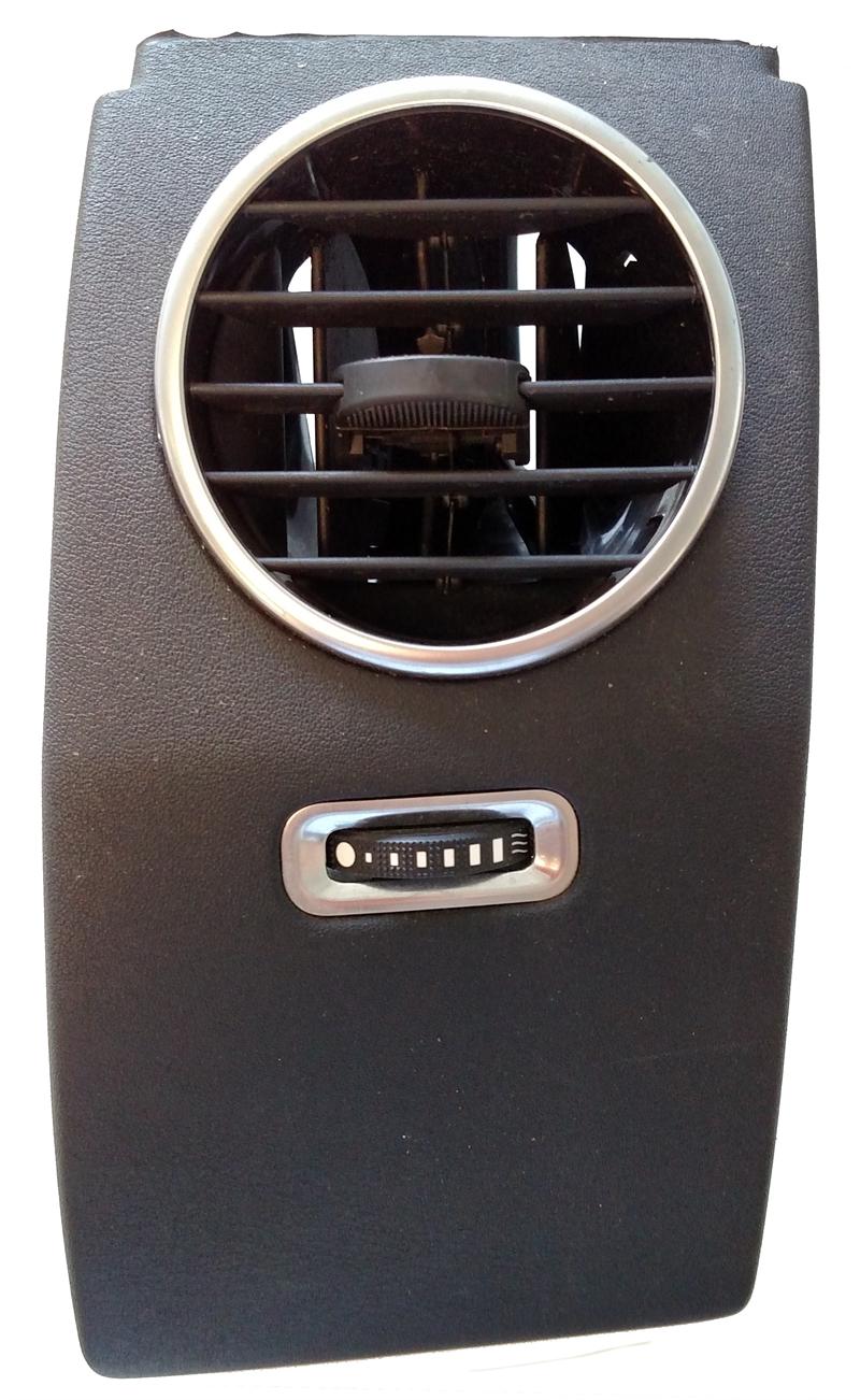 LR3 and LR4 Parts black circular car air vent and trim with adjustable airflow control
